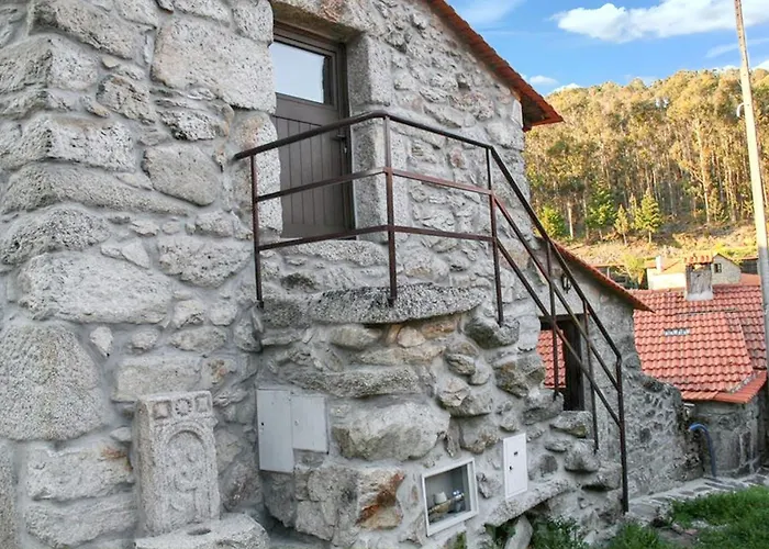 House With Shared Pool In Agueda, Mountain View Prázdninový dům